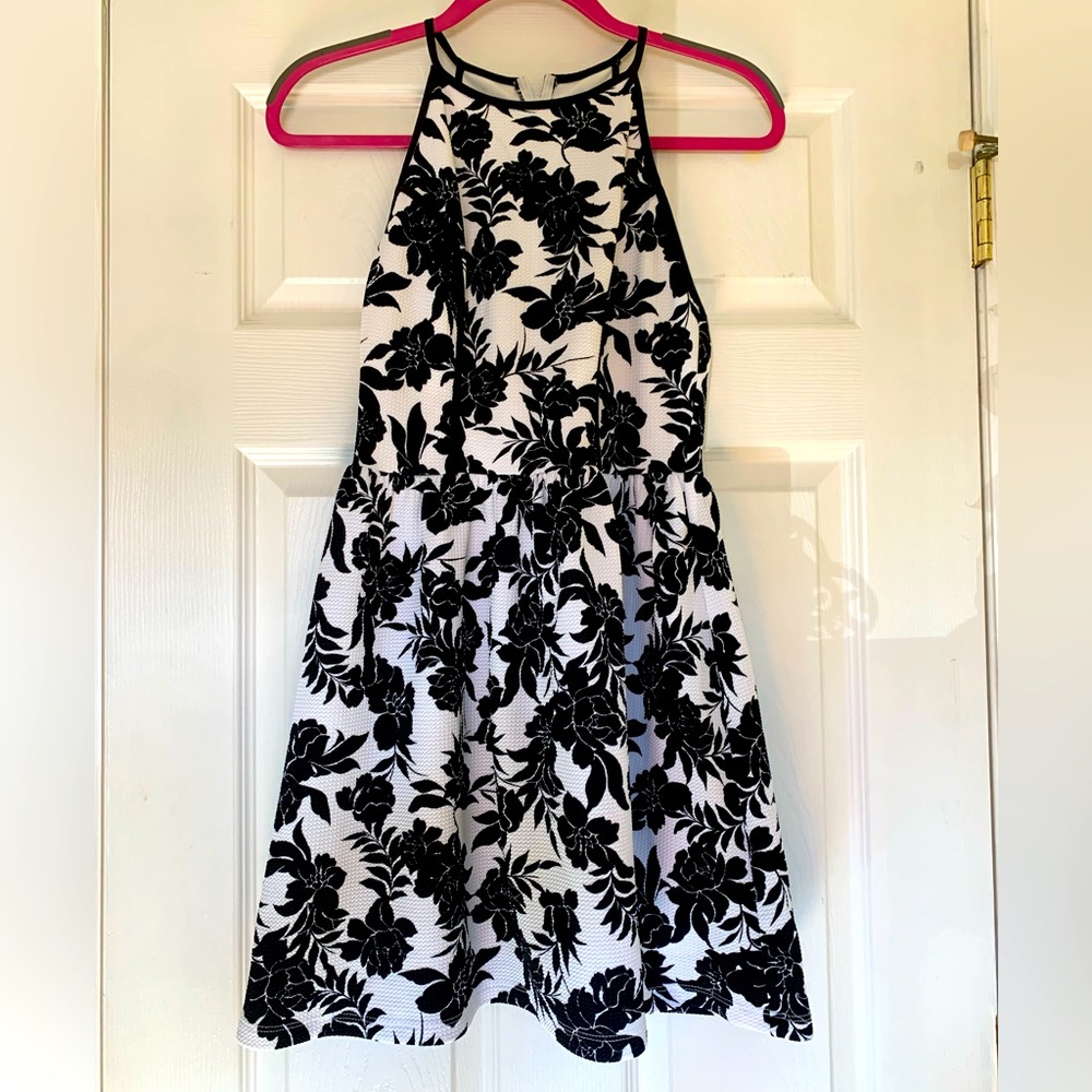 Design Lab / Lord+Taylor Dress M black and white floral dress
